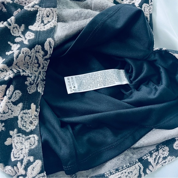 NWT Embroidered Bodycon Dress - Picture 5 of 7